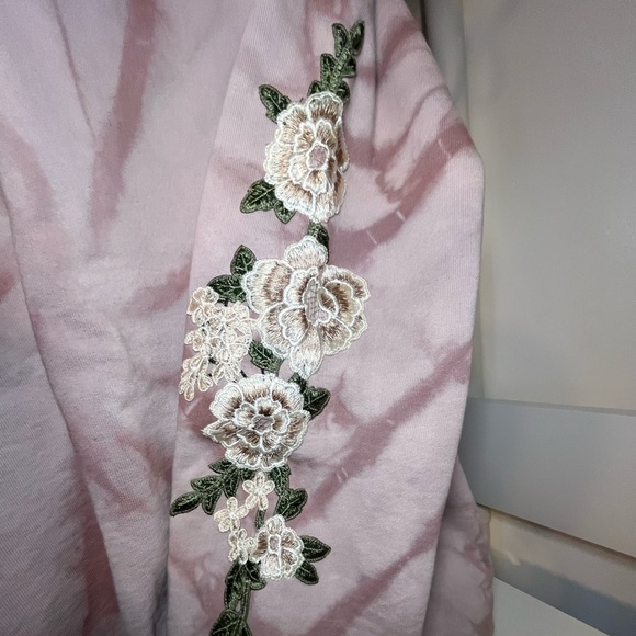 NWOT Civilregime Sweatshirt with embroidered roses down both sleeves. - Picture 3 of 9